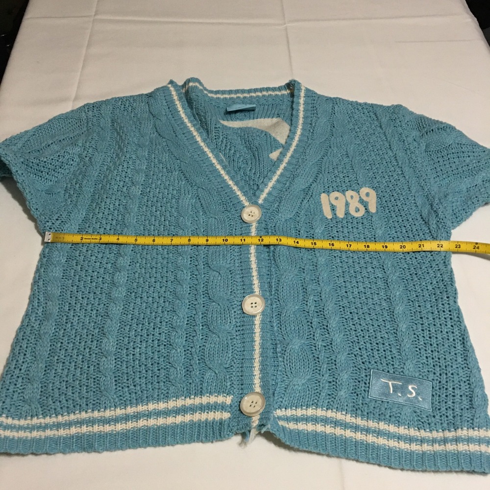 Taylor Swift 1989 Cardigan Taylor's Version Limited Edition MD/LG Cable Knit - Picture 7 of 8